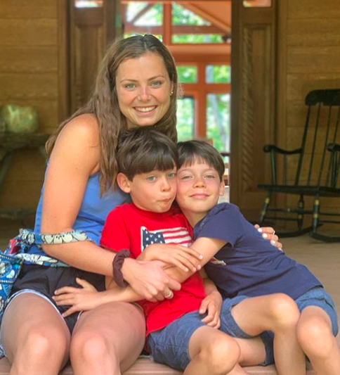 Contessa with her twin sons, enjoying her happy life.